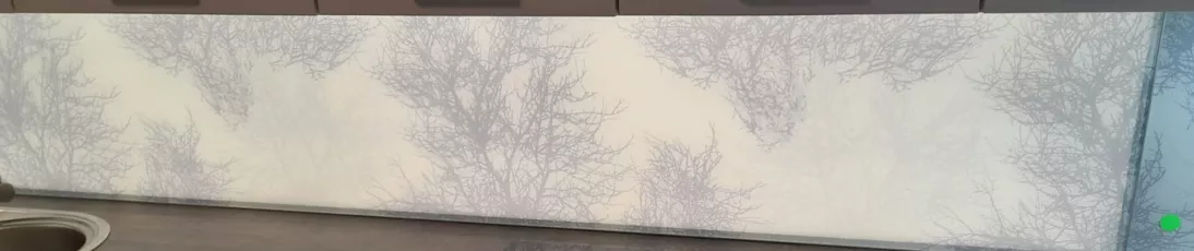 Küchenrückwand aus Glas im Angebot: Moderne, pflegeleichte Nischenrückwand mit Dekor-Druck, Kontor Penzlin.