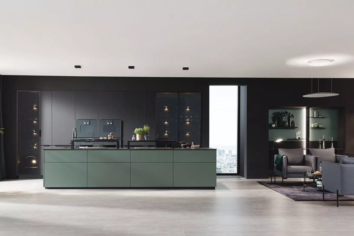 Küchenidee: Intelligente Küche mit vernetzten Smart Home Geräten und Touch-Bedienung, moderne Technik im Kontor Penzlin.